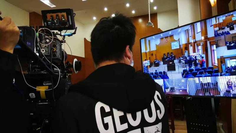 AI生成VS人工创意——华蓥市广告片拍摄公司的技术浪漫主义实践